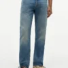 Avslappet, rett jeans