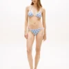 Bikinitopp med monogram over hele