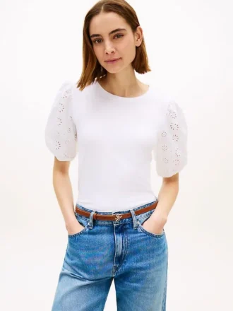 Broderte eyelets-top i blandet materiale