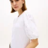 Broderte eyelets-top i blandet materiale