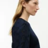 Broderte eyelets-top i blandet materiale