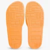 Broderte Pool-sandaler med skriftmonogram