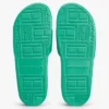 Broderte Pool-sandaler med skriftmonogram