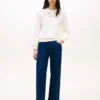 Broderte sweatshirt med hull