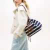 Bucketbag med monogram og bretonske striper Bucketbag med monogram og bretonske striper
