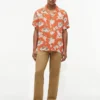 Camp-skjorte i linblanding med blomstermønster og normal passform