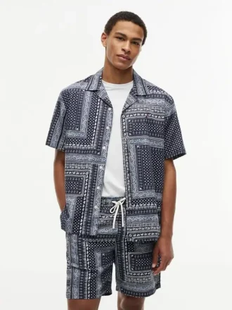 Camp-skjorte med klassisk passform og bandana-patchwork