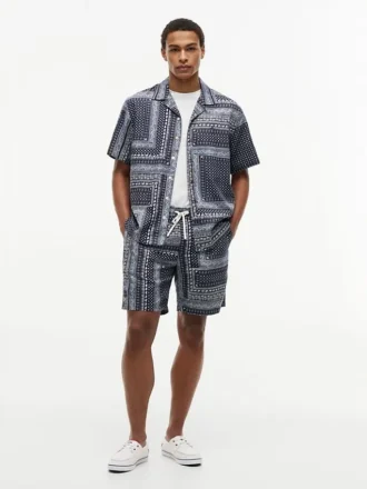 Camp-skjorte med klassisk passform og bandana-patchwork