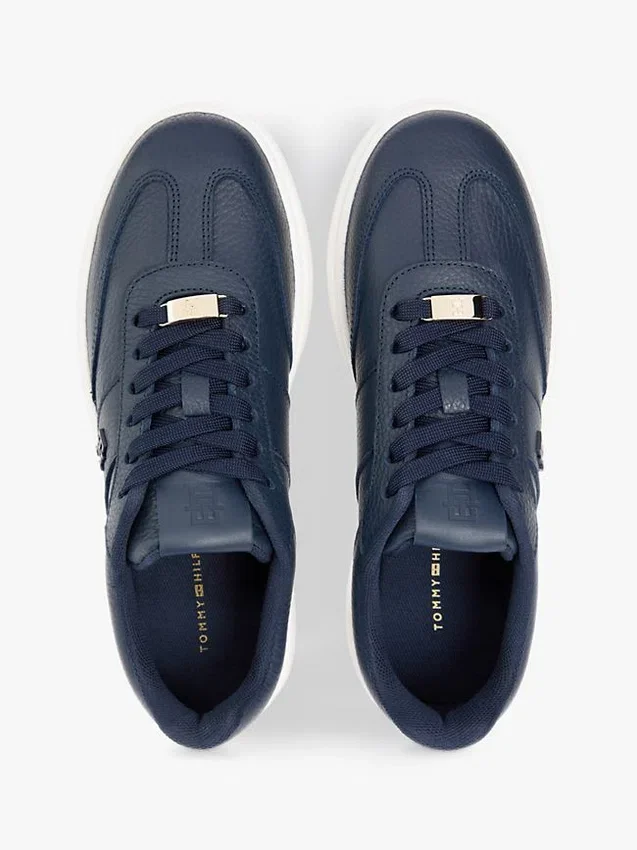Court-sneaker i kornet skinn Court-sneaker i kornet skinn