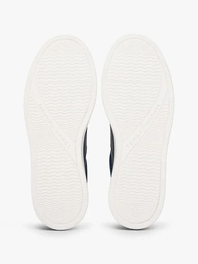 Court-sneaker i kornet skinn Court-sneaker i kornet skinn