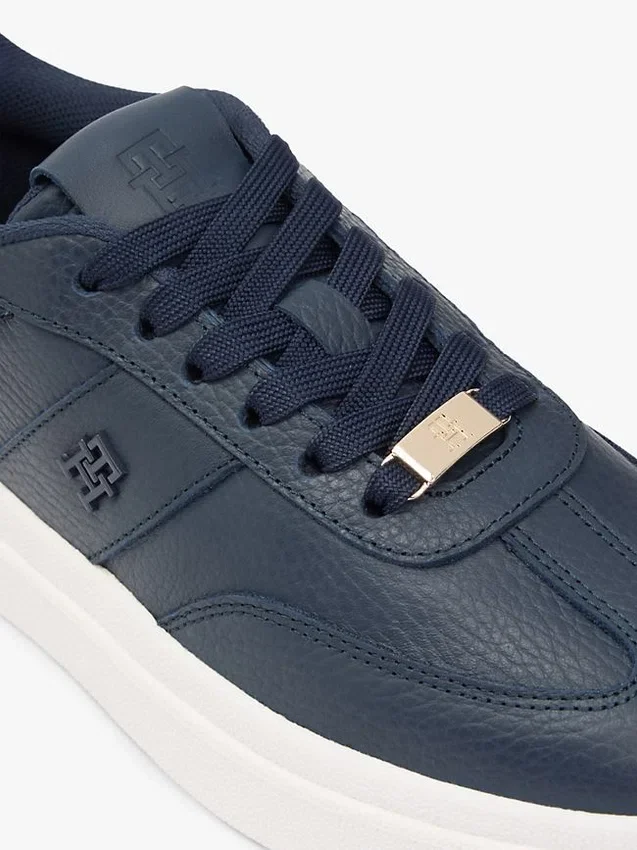 Court-sneaker i kornet skinn Court-sneaker i kornet skinn