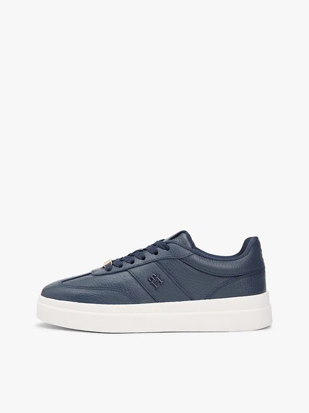 Court-sneaker i kornet skinn Court-sneaker i kornet skinn