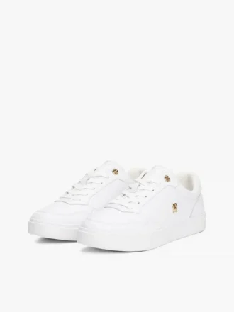 Court-sneaker i skinn med metalliske detaljer