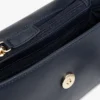 Crossbody-veske med klaff og pebble-finish