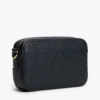 Crossbody-veske med preget monogram over hele overflaten