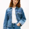 Denimjakke med innsvingt midje