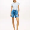 Denimshorts med høy midje og belte