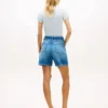 Denimshorts med høy midje og belte