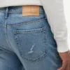 Distressed Loose Jeans