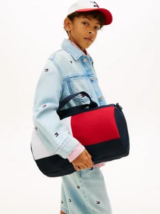 Dufflebag for barn med fargerikt flagglogo