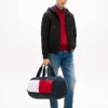 Dufflebag med fargeblokker og flagglogo