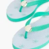 Flip-flops med metallbeslag og monogramtrykk Flip-flops med metallbeslag og monogramtrykk