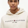 Hettegenser med brodert Tommy-logo