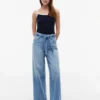 Jeans med høy midje, bredt ben og belte