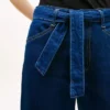 Jeans med høy midje, bredt ben og belte