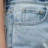 Jeans med høy midje og avsmalnende ben Jeans med høy midje og avsmalnende ben