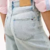 Jeans med rå kant, høy midje og vide ben Jeans med rå kant, høy midje og vide ben