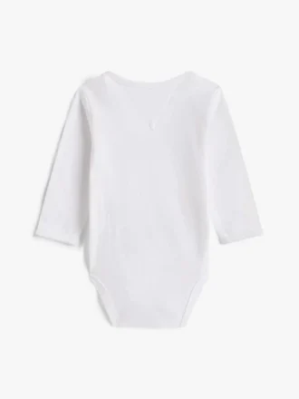 Langermet body med monotyp-logo for Babyer