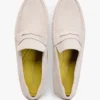 Loafer med pigger i semsket skinn