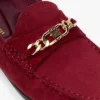 Loafers i ruskind med kjetting