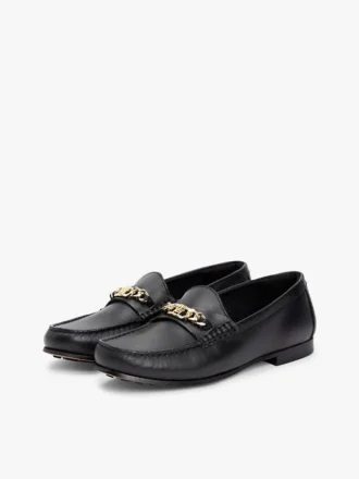 Loafers i skinn med kjetting