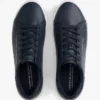 Metallisk logo, pebbled court-sneaker