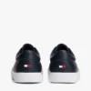 Metallisk logo, pebbled court-sneaker
