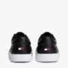 Metallisk logo, pebbled court-sneaker