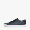 Metallisk logo, pebbled court-sneaker