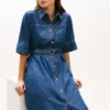 Midi-kjole i denim med belte