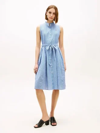 Midi-kjole i gingham-seersucker med belte