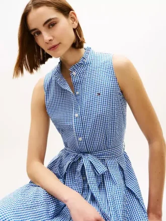 Midi-kjole i gingham-seersucker med belte