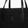 Mini-veske i nylon med monogram og synlige sømmer