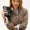 Monogram-lås Pebbled Flap Clutch
