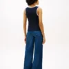 Ribbet tank-top med V-hals