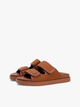 Sandaler med to stropper i nubucklær