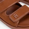 Sandaler med to stropper i nubucklær Sandaler med to stropper i nubucklær