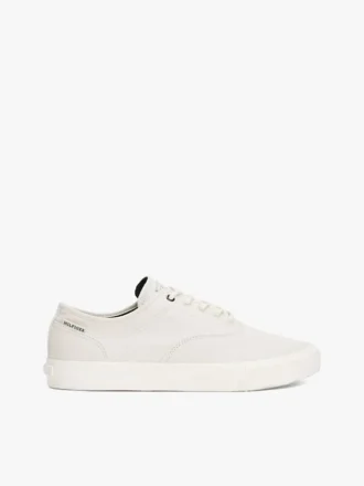 Sneakers i kanvas med preget logo