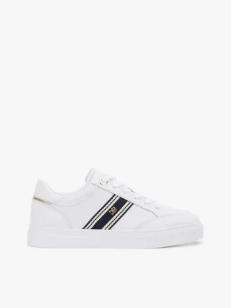 Sneakers med stroppestripe og skinnsåle