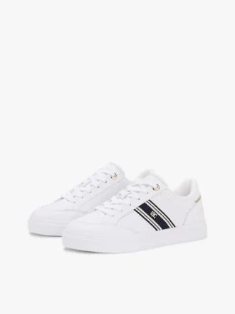 Sneakers med stroppestripe og skinnsåle